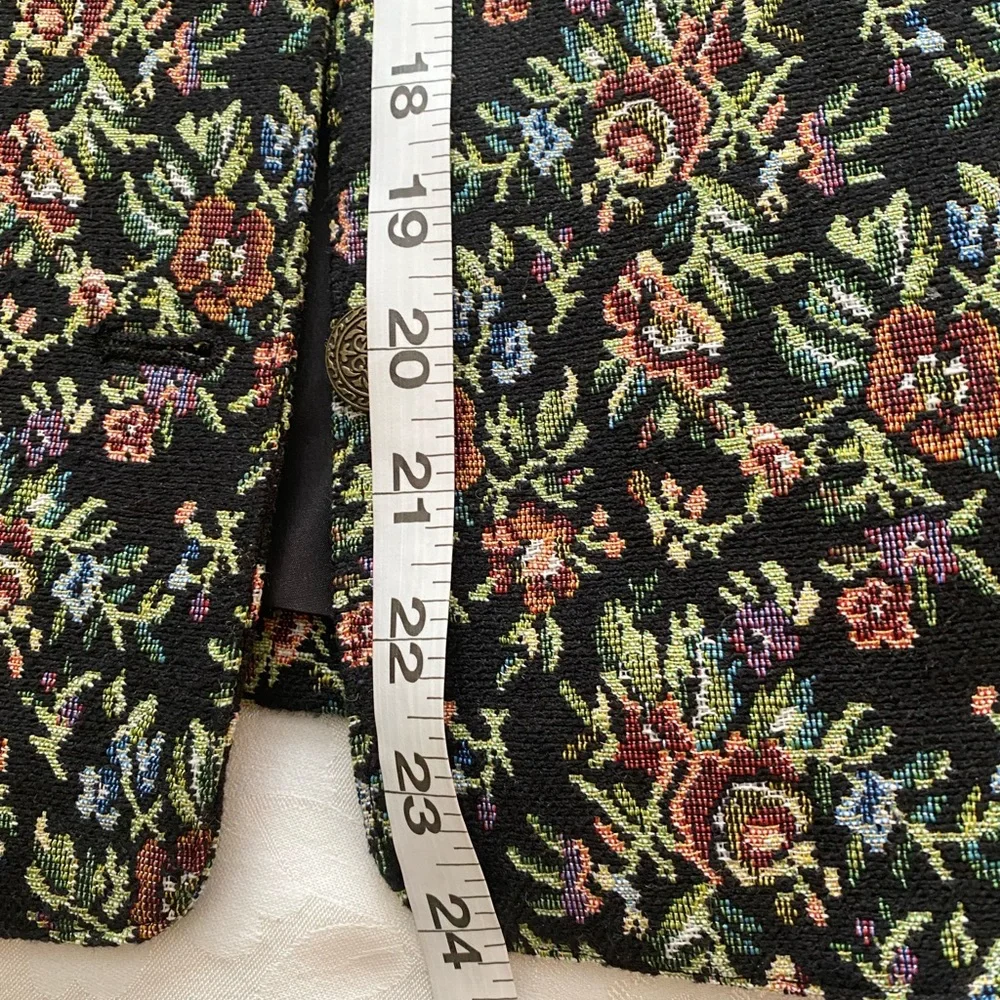 The Tog Shop Black Pinkish Floral jacket 6p